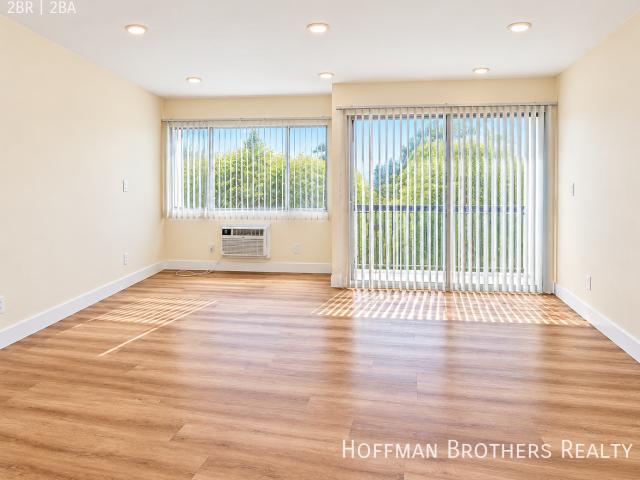 2 BR, 1.5 BA Apartment 8123 Langdon Ave, Van Nuys, CA 91406