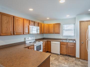 2 BR, 1.5 BA Apartment 825 Hawkeye Drive, Dubuque, IA 52001