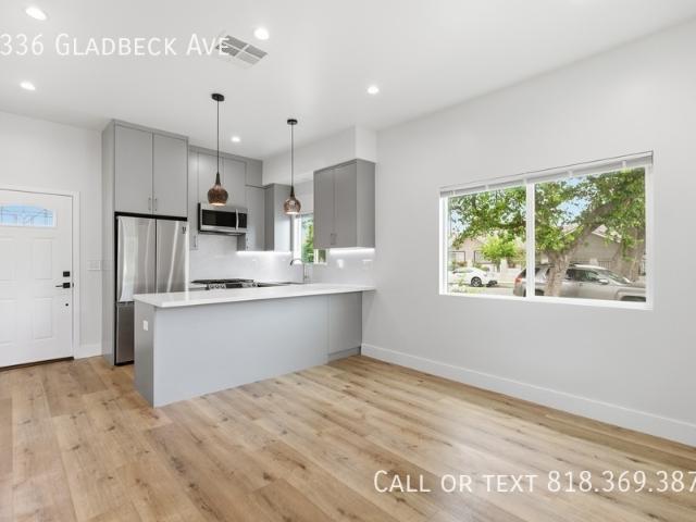 2 BR, 1.5 BA Apartment 8336 Gladbeck Ave, Northridge, CA 91324