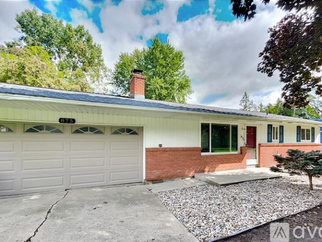 2 BR, 1.5 BA Apartment 875 Leddy Road, Saginaw, MI 48609