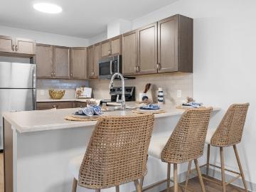 2 BR, 1.5 BA Apartment 8 Admiral Harry Rich Drive Unit 4 302, Brunswick, ME 04011