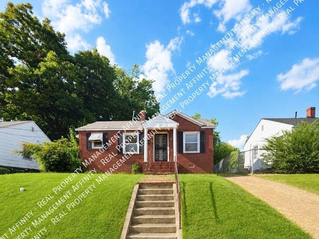 2 BR, 1.5 BA Apartment 974 East Person Avenue, Memphis, TN 38106