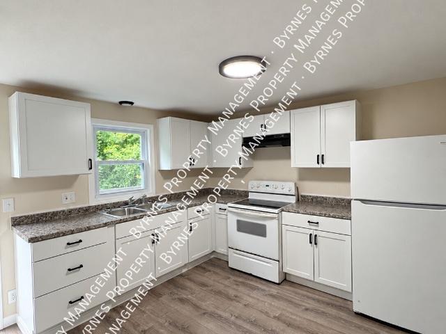 2 BR, 1.5 BA Apartment 99 Lawrence St, Palmer, MA 01069