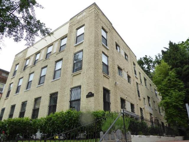 2 Br, 1 bath, Townhouse/Brownstone/RowHouse 1437 Spring Road NW Unit 22
