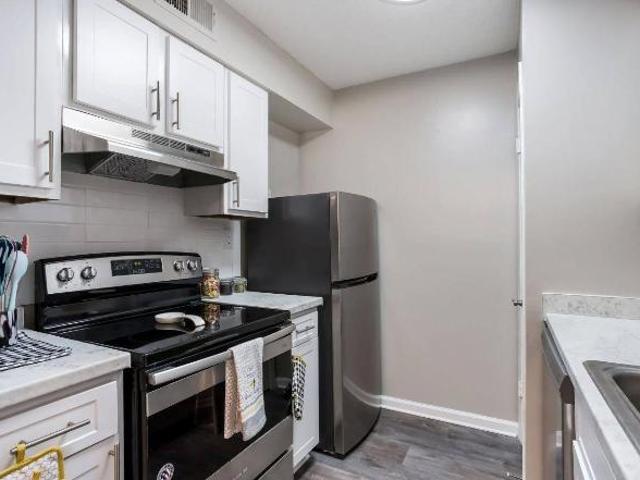 2 Br, 1 bath, Apartment 109 Pine Knoll Dr