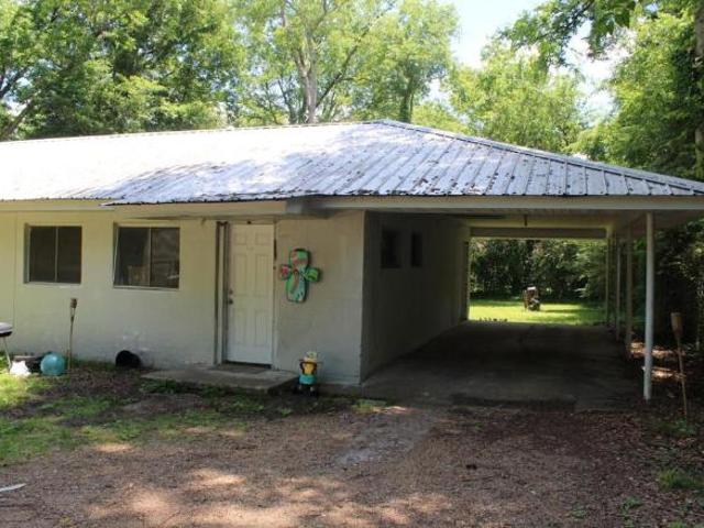 2 Br, 1 bath, Apartment 102 Pecan Ln