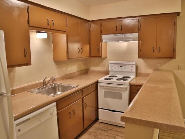 2 Br, 1 bath, Apartment 1420 20 1/2 Street