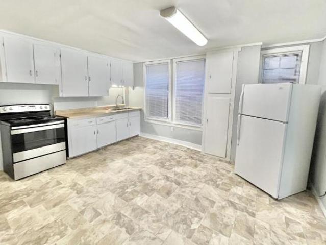 2 Br, 1 bath, Apartment 181 Lincoln St