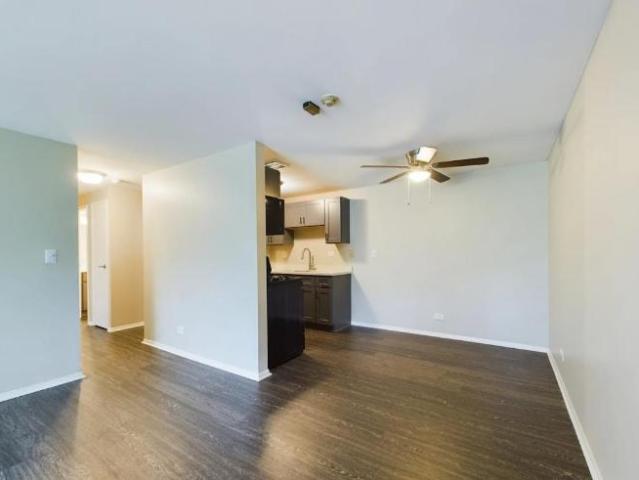 2 Br, 1 bath, Apartment 201 Flame Dr