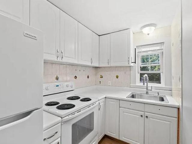 2 Br, 1 bath, Apartment 22 Revere St