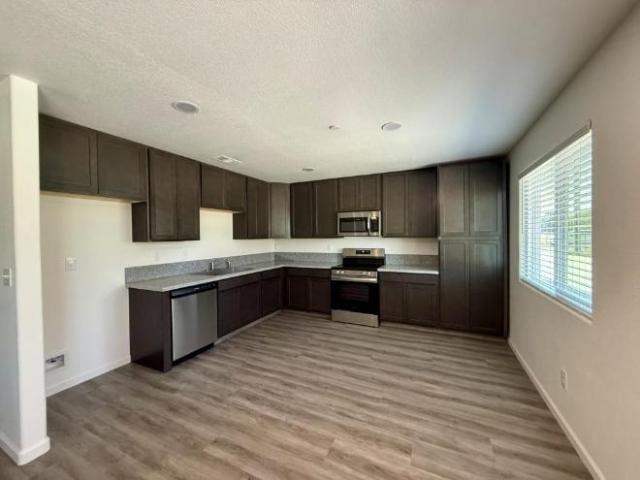 2 Br, 1 bath, Apartment 300 N Soderquist Rd