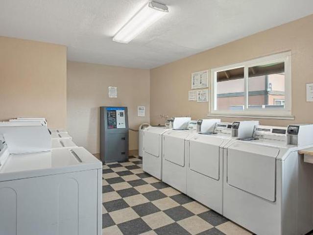 2 Br, 1 bath, Apartment 303 Wayside Dr