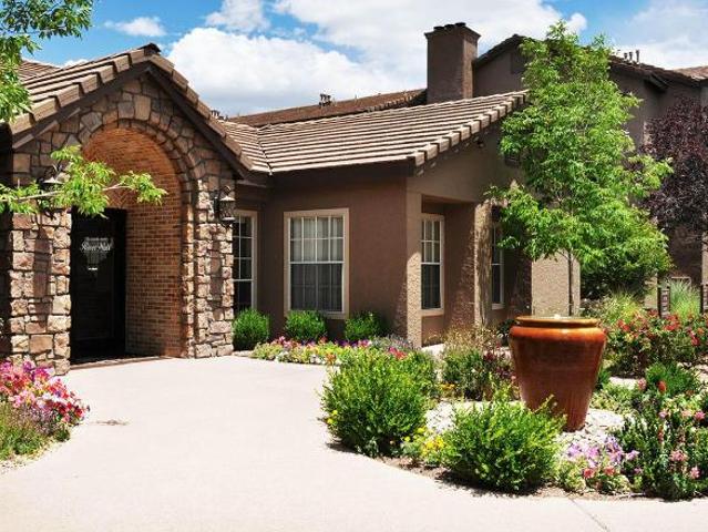 2 Br, 1 bath, Apartment 3405 Calle Cuervo NW