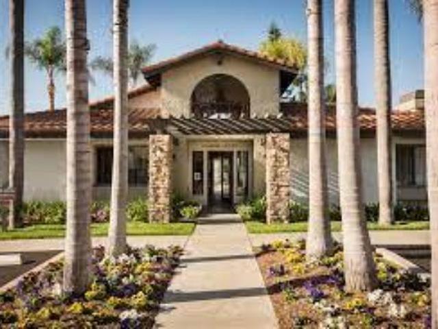 2 Br, 1 bath, Apartment 3634 College Boulevard
