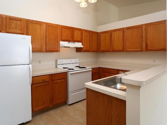 2 Br, 1 bath, Apartment 3710 Edgebrooke Dr