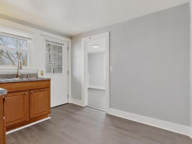 2 Br, 1 bath, Apartment 41 Court Street
