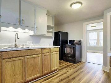 2 Br, 1 bath, Apartment 43 Court Street