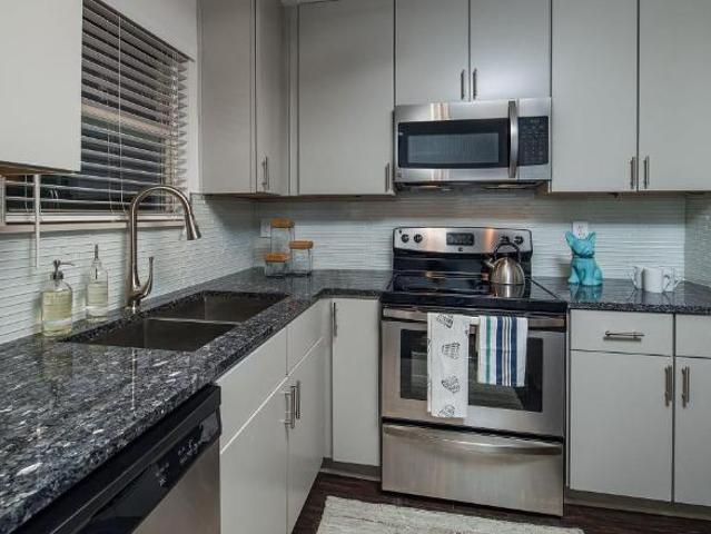 2 Br, 1 bath, Apartment 4817 Water Oak Road