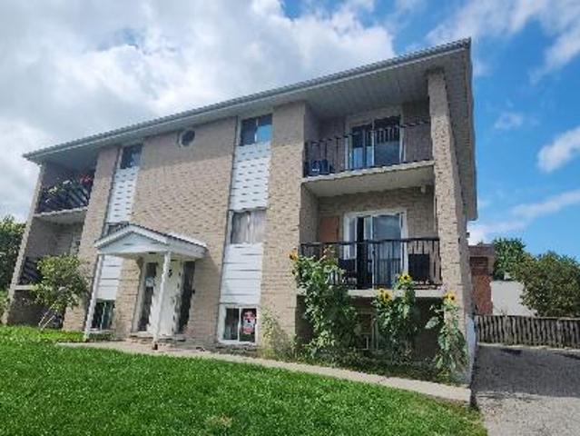 2 Br, 1 bath, Apartment 595 Silverbirch Road