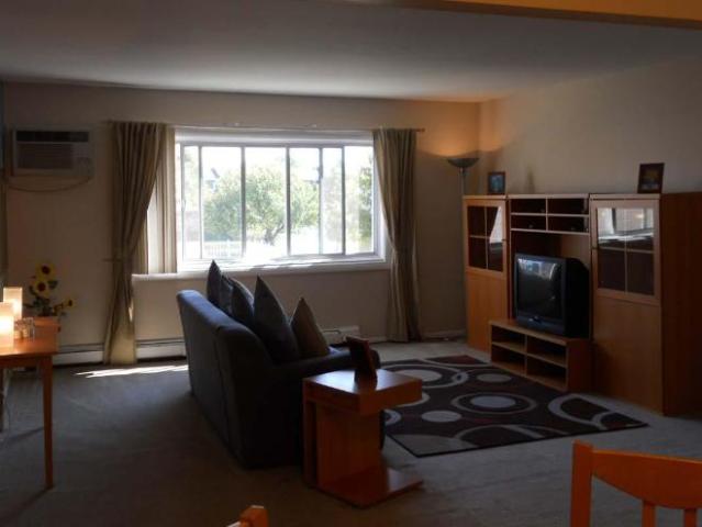 2 Br, 1 bath, Apartment 607 Gundersen Dr