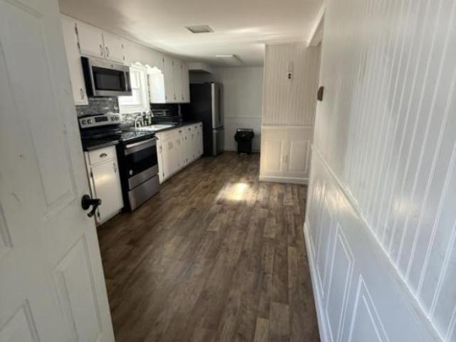 2 Br, 1 bath, Apartment 614 Champlain St