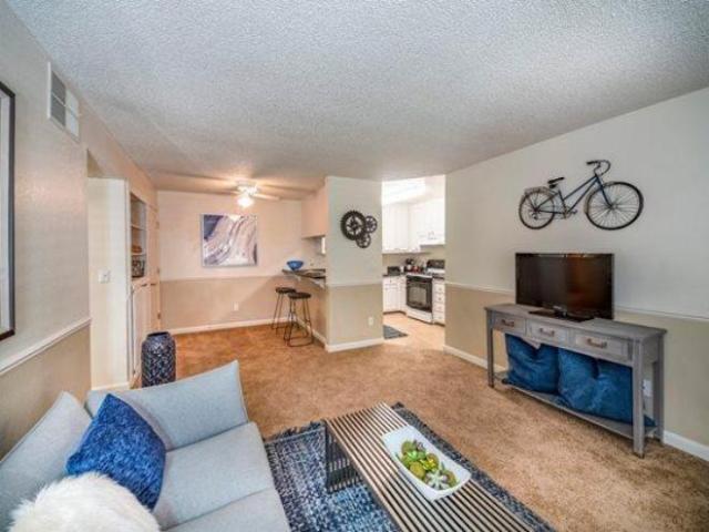 2 Br, 1 bath, Apartment 7550 Folsom Auburn Road