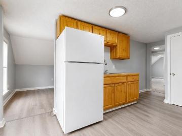 2 Br, 1 bath, Apartment 78 School Street