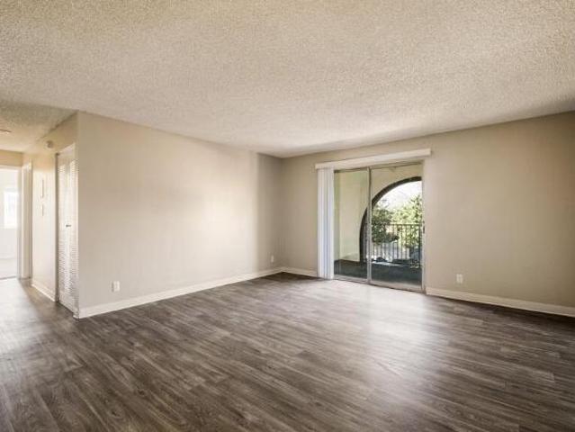 2 Br, 1 bath, Apartment 8000 Montgomery Blvd NE