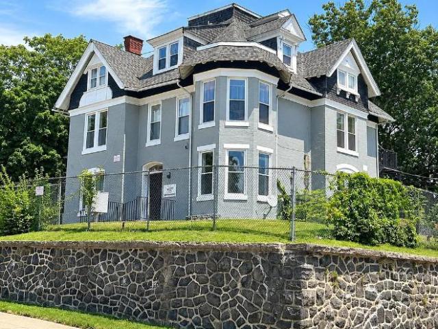 2 Br, 1 bath, Condo 500 North Rodney St