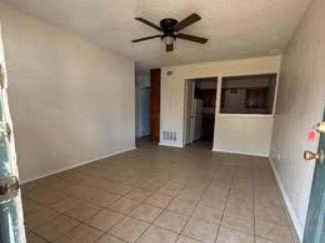 2 Br, 1 bath, Condo 505 Hackberry St