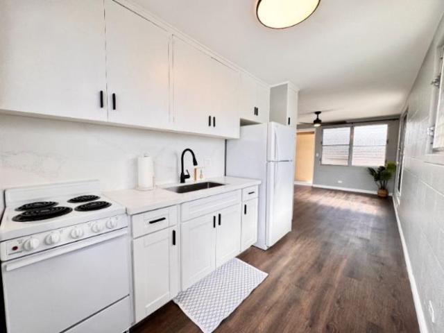2 Br, 1 bath, Condo 722 University Ave