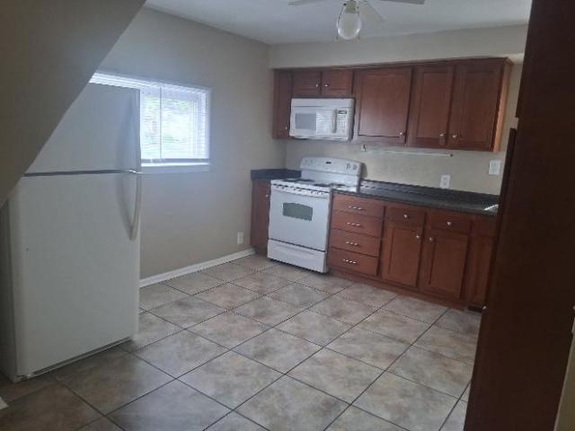 2 Br, 1 bath, Condo 0 West Park