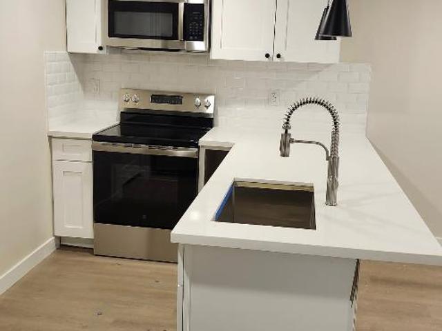 2 Br, 1 bath, Condo 2525 N Lombard St