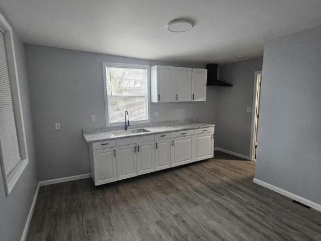 2 Br, 1 bath, Condo 2901 Wade Ave