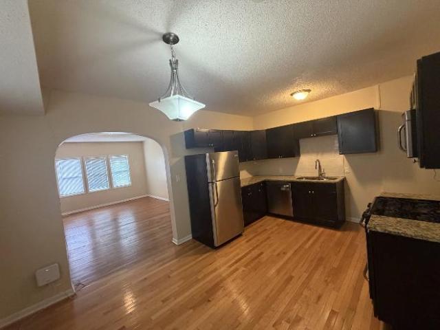 2 Br, 1 bath, Condo 3412 Chicago Ave