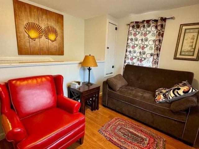 2 Br, 1 bath, Condo 3 Q Street
