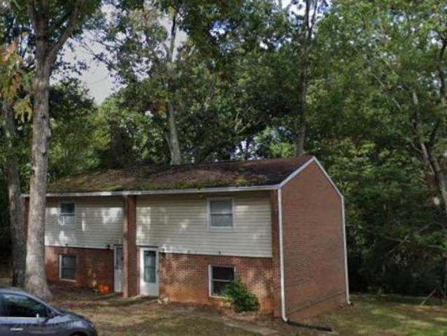 2 Br, 1 bath, Apartment 1122 Rolling Hill Drive