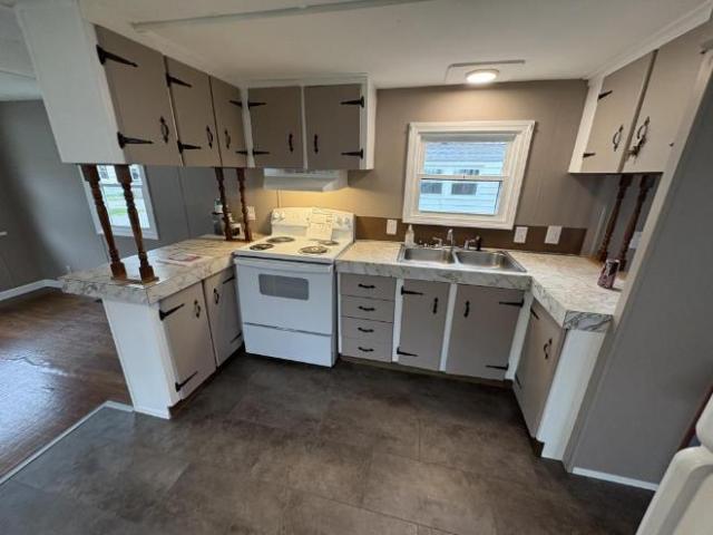 2 Br, 1 bath, Single Family 17 Coastline Court
