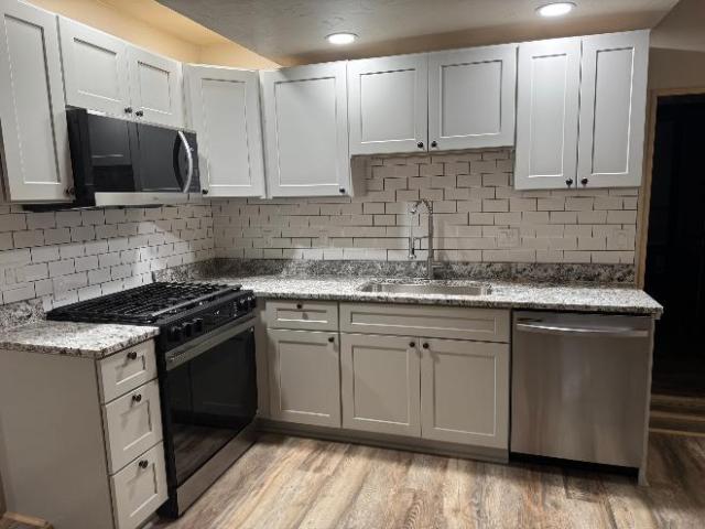 2 Br, 1 bath, Single Family 174 1/2 Hermosa St