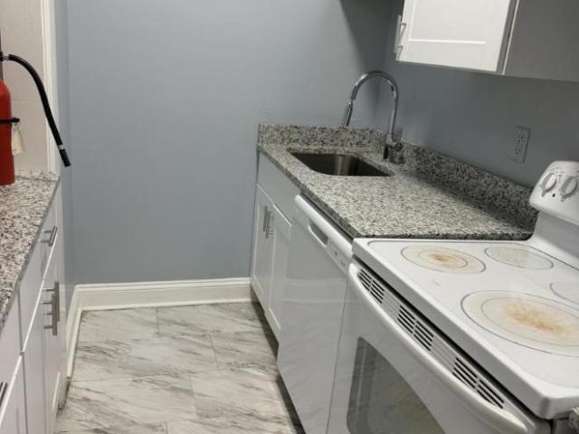 2 Br, 1 bath, Single Family 1005 Park Place