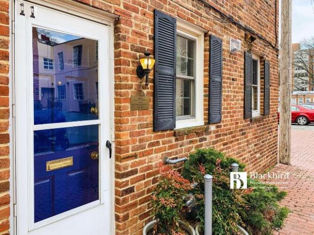 2 Br, 1 bath, Single Family 11 Snows Court Northwest