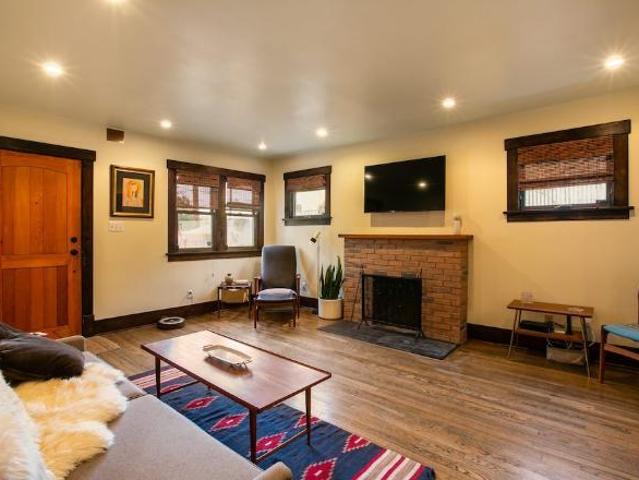 2 Br, 1 bath, Single Family 207 Richmond Dr Ne