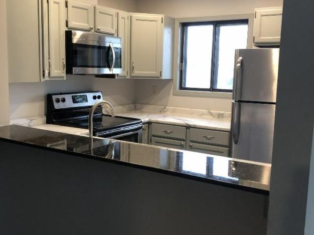 2 Br, 1 bath, Single Family 2049 Parkside Dr