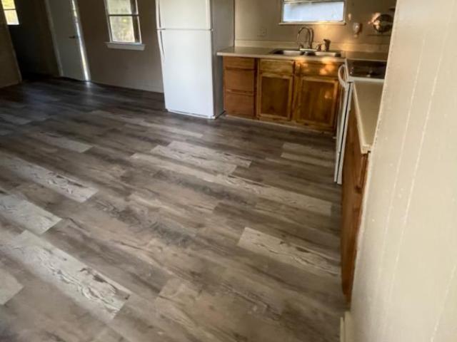 2 Br, 1 bath, Single Family 220 Thornton
