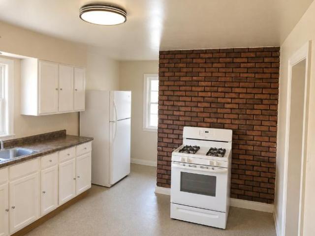 2 Br, 1 bath, Single Family 3808 Washington St