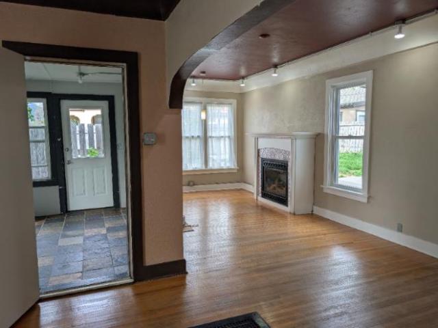 2 Br, 1 bath, Single Family 709 East Lewis