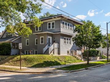 2 BR, 1 BA Apartment North 70th Street, Wauwatosa, WI 53213