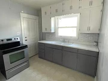 2 BR, 1 BA Apartment Case Ave E, Unit 1, Saint Paul, MN 55130