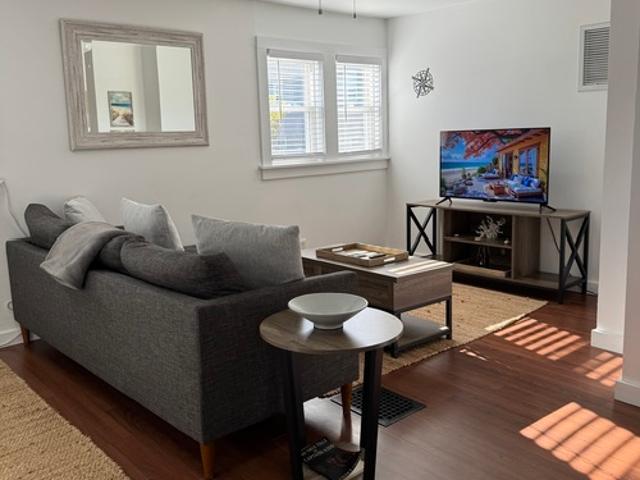 2 BR, 1 BA Apartment E Broadway, Unit 1, Milford, CT 06460