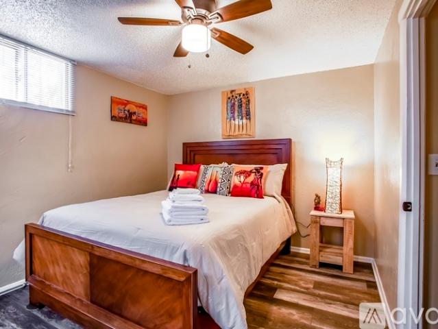 2 BR, 1 BA Apartment Yosemite St, Unit 17B, Denver, CO 80220